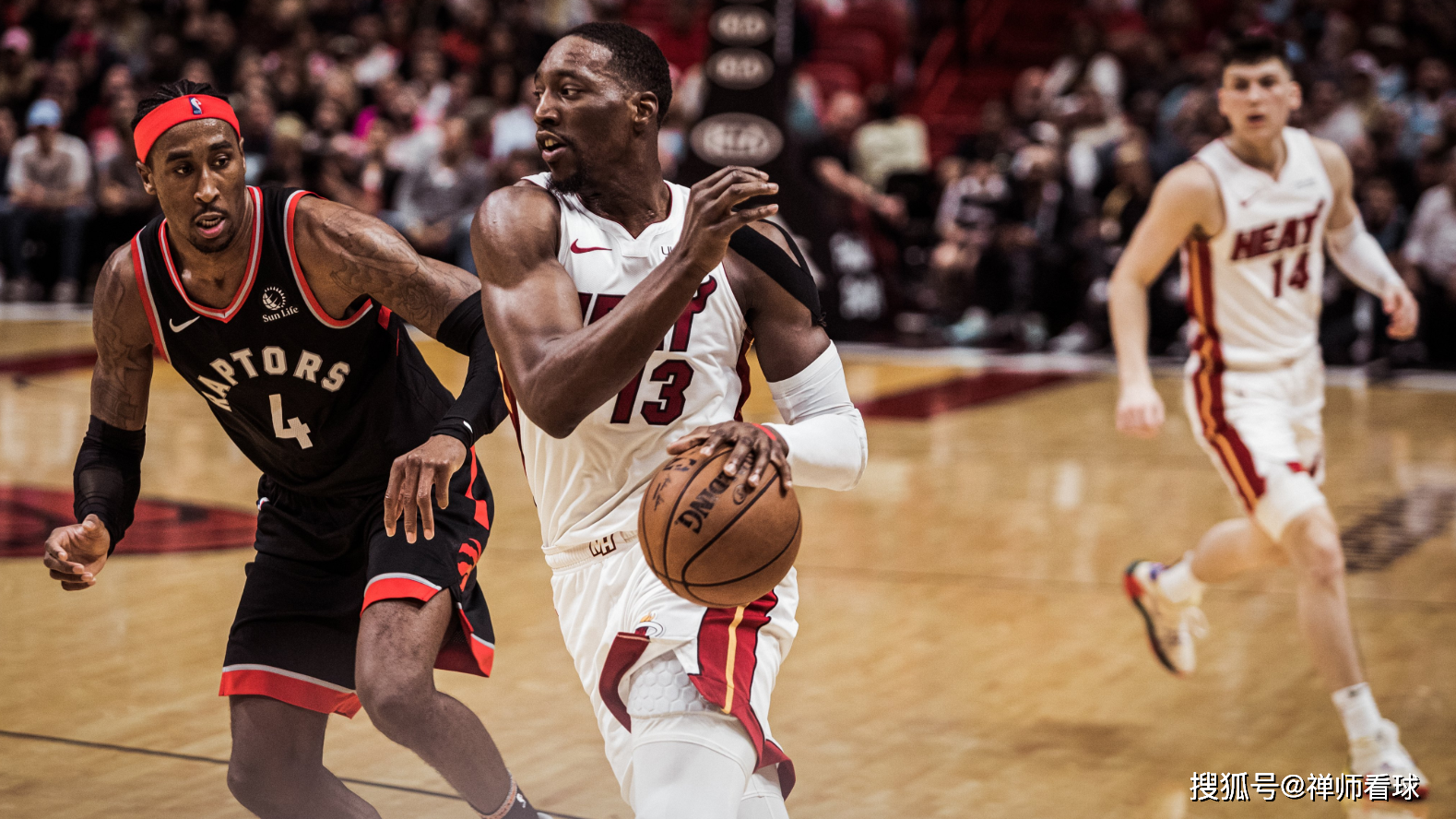 关于波特兰开拓者发布备战花絮；国际比赛日遗憾出局；荷甲任务艰巨；球探报告显示潜力的信息