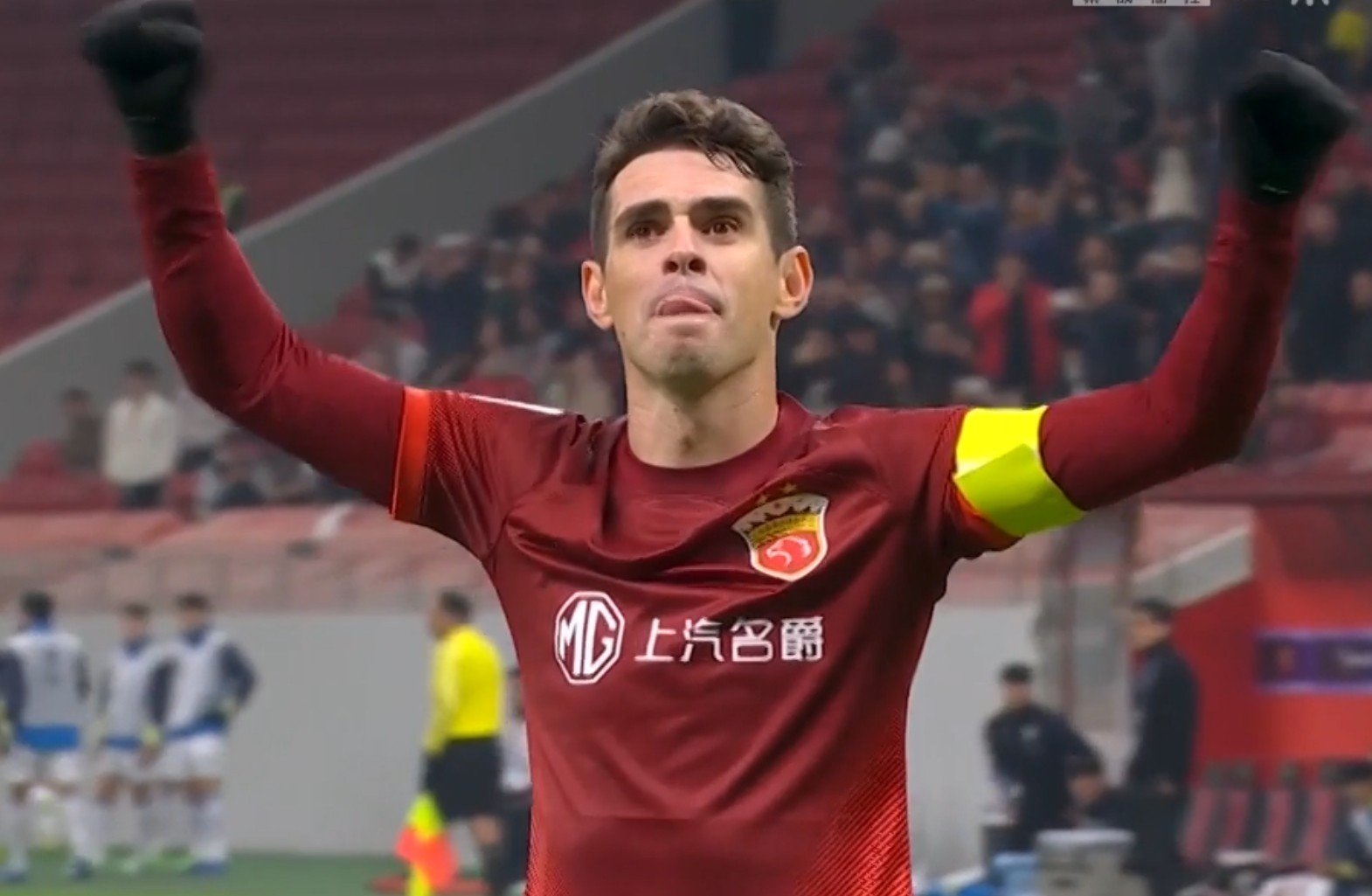 关于冲刺阶段中超传出新动向，上海海港刷新队史纪录，管理层表态——更衣室稳定，团队化学反应显著的信息