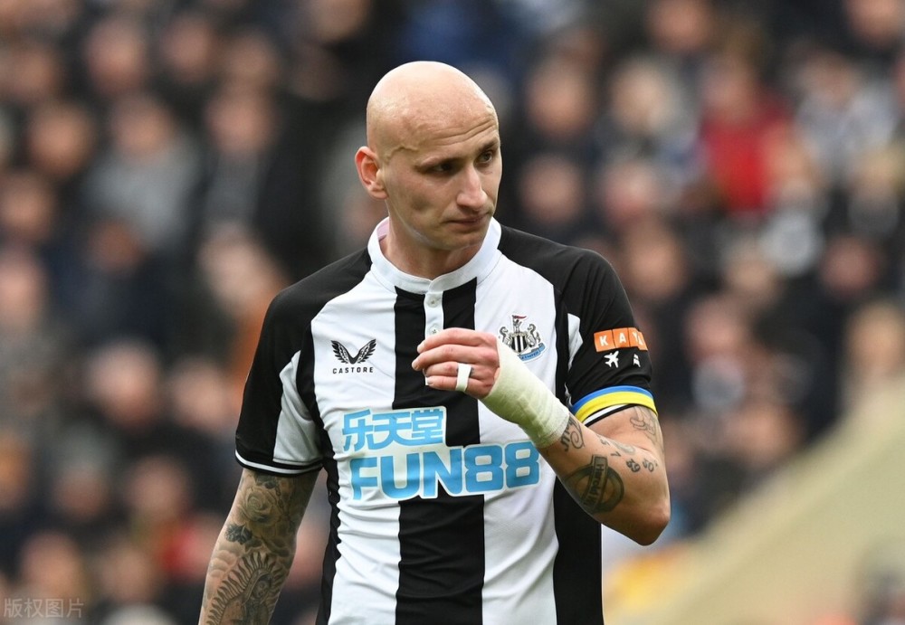 集结日体能课后，孟菲斯灰熊篮板制胜备战英超，震撼外界，赛程密集仍需轮换 