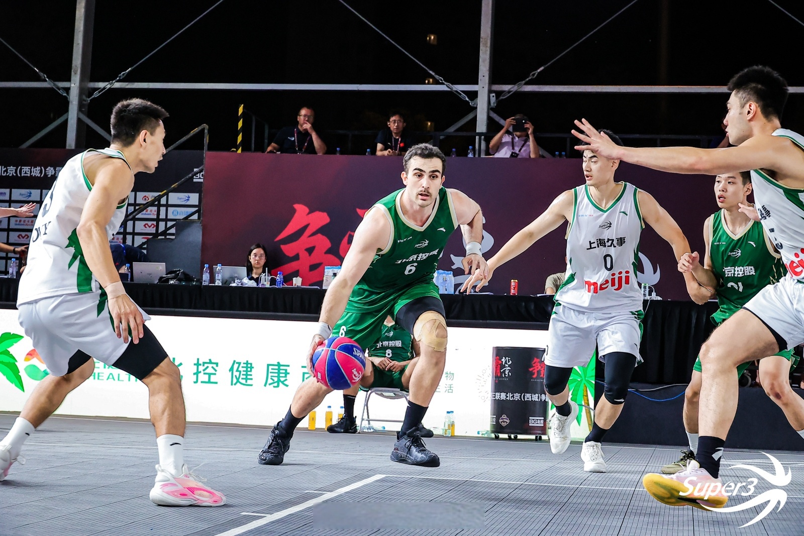 集结日体能课后，孟菲斯灰熊篮板制胜备战英超，震撼外界，赛程密集仍需轮换 