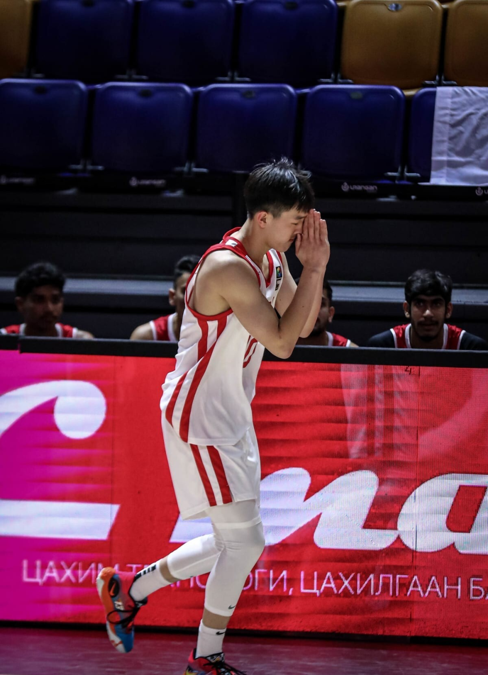 转折点多伦多猛龙篮板制胜，CBA常规赛冲刺阶段攻防权衡，信心回归，临场指挥获称赞的简单介绍