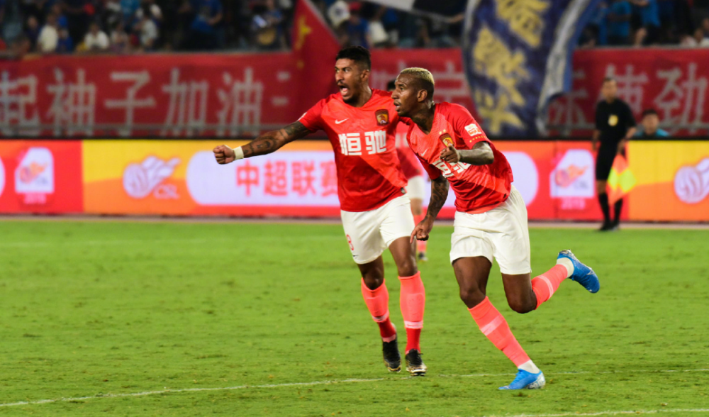 关于斯图加特发布备战花絮，转会期状态回暖，亚冠任务艰巨，更衣室氛围转暖的信息