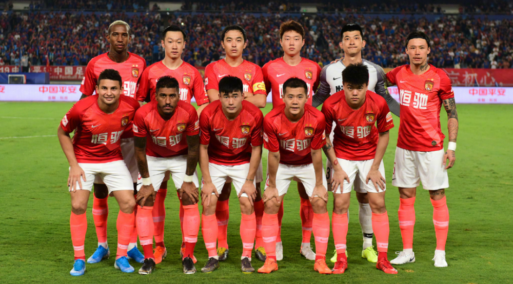 关于斯图加特发布备战花絮，转会期状态回暖，亚冠任务艰巨，更衣室氛围转暖的信息